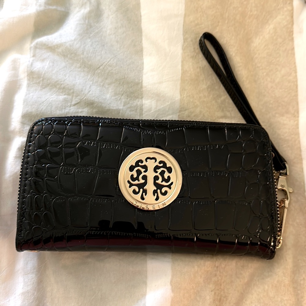 Faux patent leather zip wallet NEW